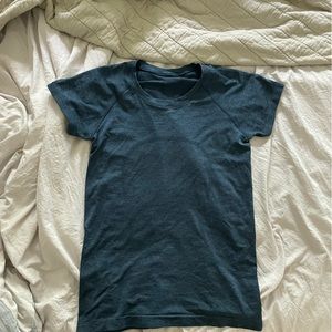 Lululemon Swiftly Tech Short Sleeve Iron Blue Size 8